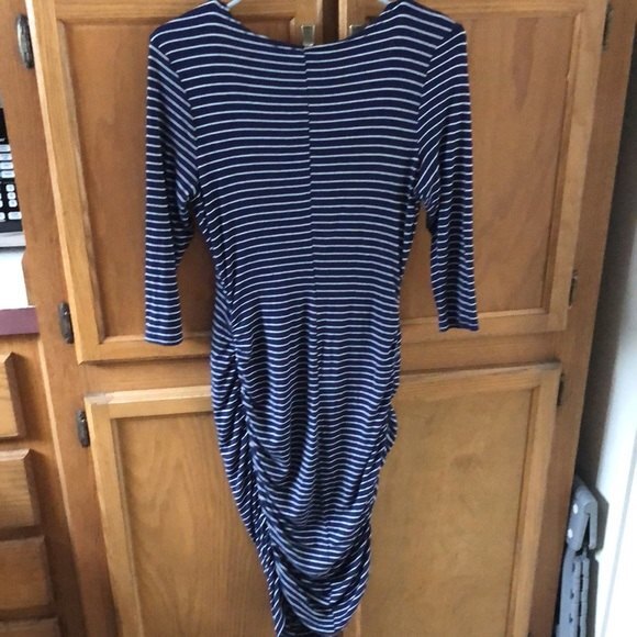 Ruby and lace maternity dress - Picture 5 of 5